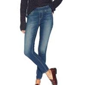 Levi's Totally Shaping Slimming Pull-on Jeans